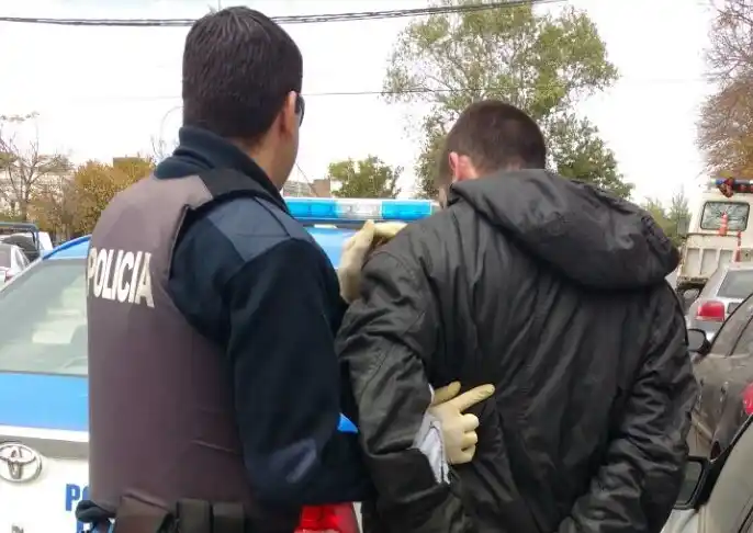 Nueva condena para un joven que no cumplió con un arresto domiciliario y salió a robar