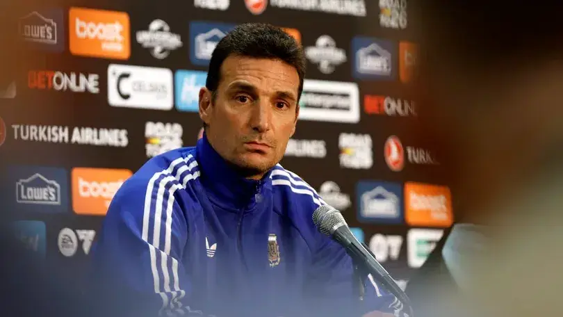 Lionel Scaloni durante la conferencia de prensa.