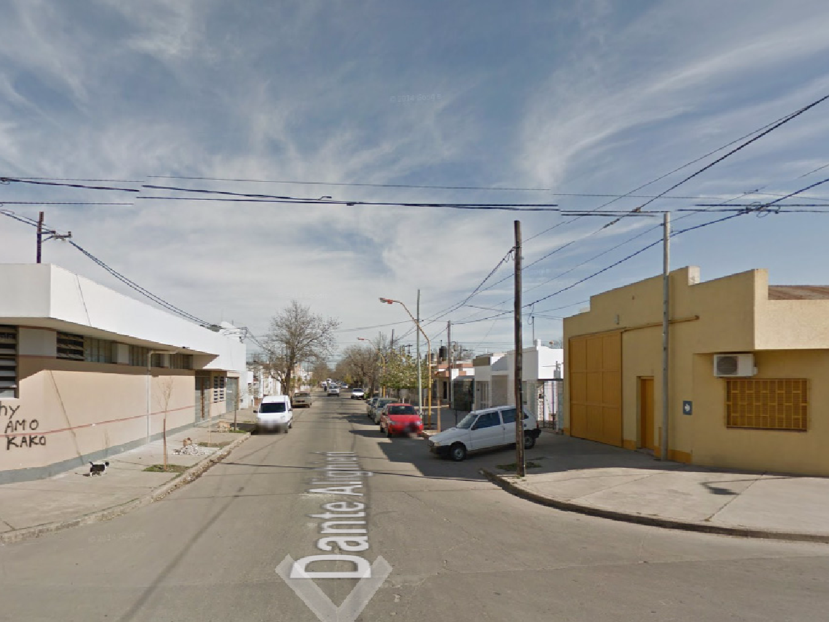 Le arrebataron la cartera a una mujer en barrio Sarmiento 