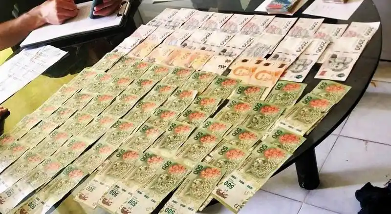 Robo a una distribuidora: la Policía recuperó 
dinero, detuvo a un hombre y busca a otro