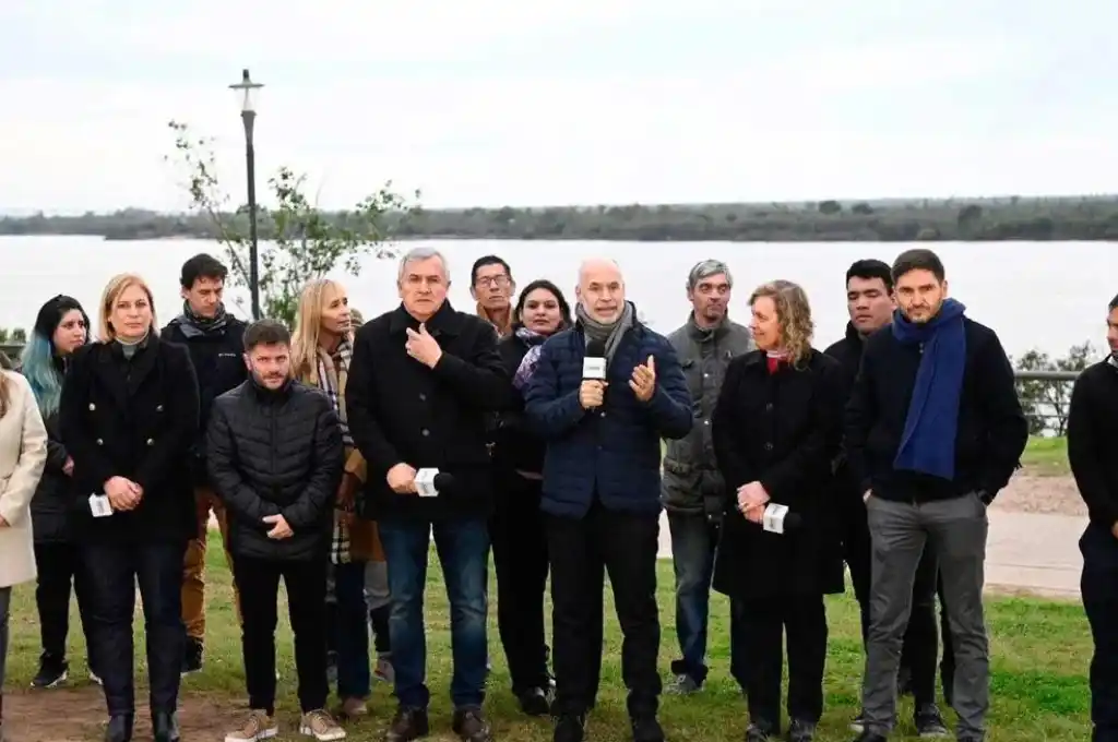 Larreta estuvo acompañado por su compañero de fórmula, Gerardo Morales, y Maximiliano Pullaro.