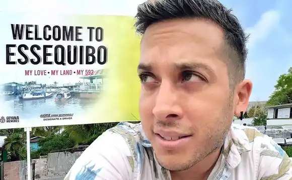 Arrestan por unas horas a Álex Tienda cuando grababa documental en el Esequibo