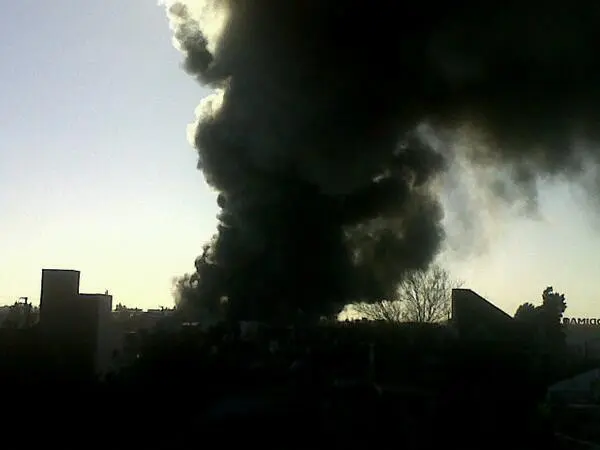 Incendio en una fábrica de salchichas en Villa Tesei