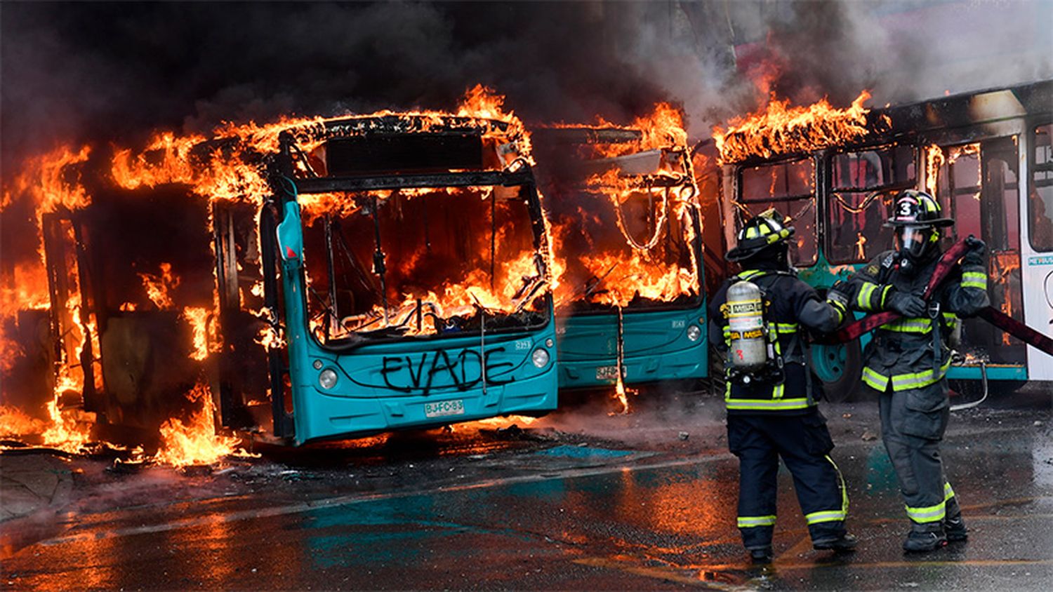 Continúan las protestas en Chile: "Estado de emergencia" y saqueos
