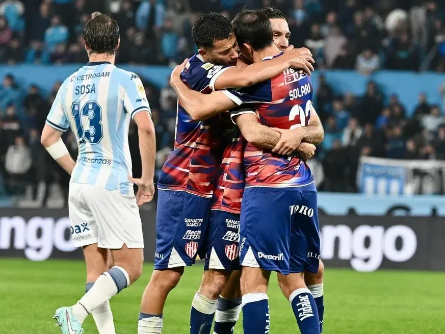 Unión SF y un triunfazo 3 a 2 ante Racing en el "Cilindro de Avellaneda"- Foto:JM Foglia