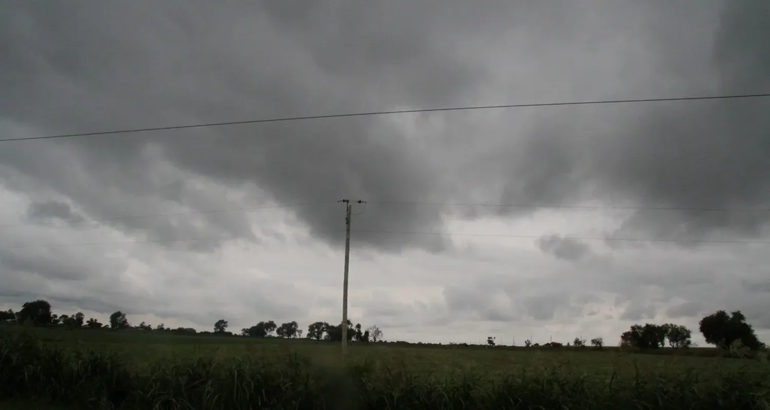 En medio de la ola de calor, rige un alerta amarillo por tormentas.