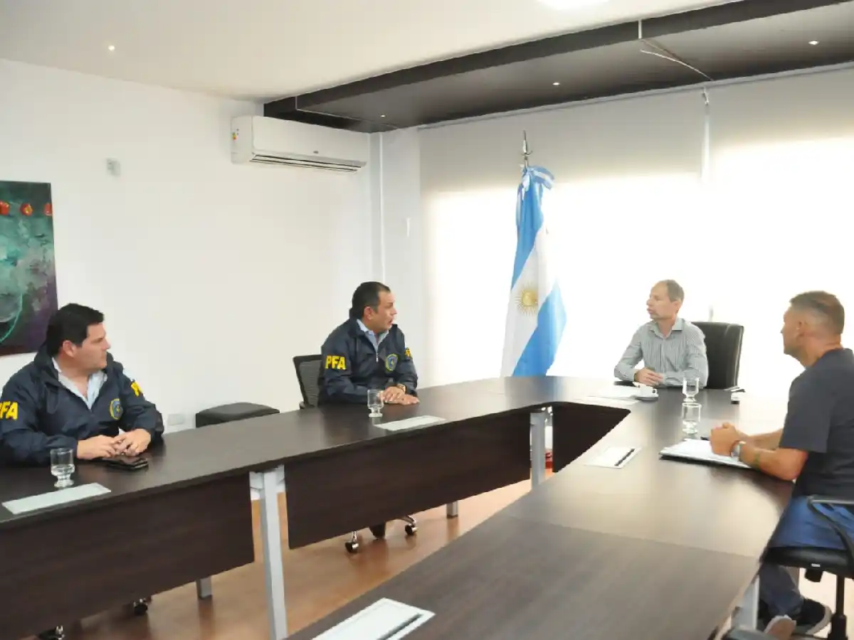 Bernarte se reunió con jefes de la división antidrogas de la PFA