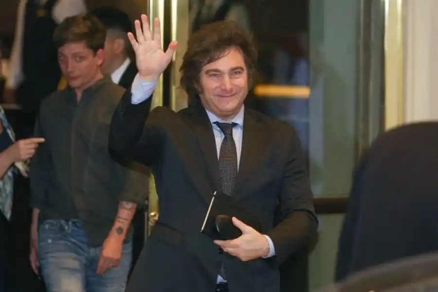 Milei: “Voy a hacer ajuste de shock con el compromiso de equilibrio fiscal”