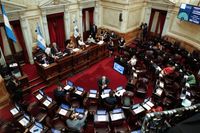 El Gobierno redujo la diferencia en la provincia de Buenos Aires pero perdió en 15 distritos y no controlará el Senado
