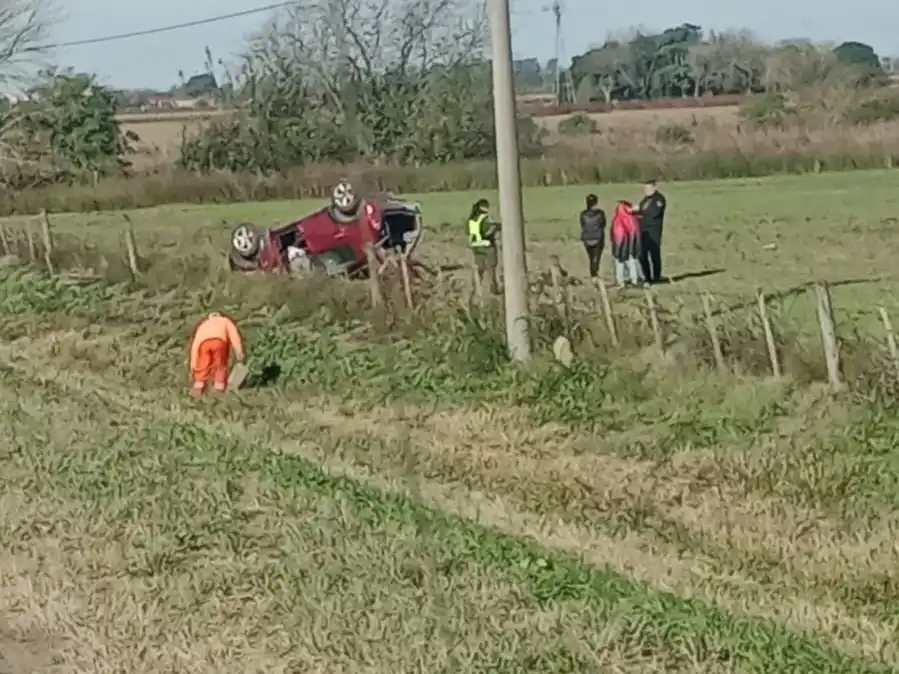 Espectacular choque y vuelco: dos vehículos impactaron en Ruta Provincial Nº 70