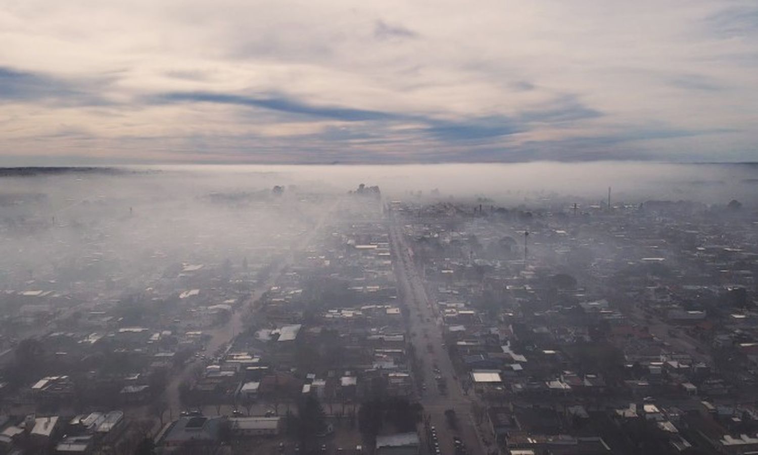 El humo cubrió Salliqueló por el incendio de un basural