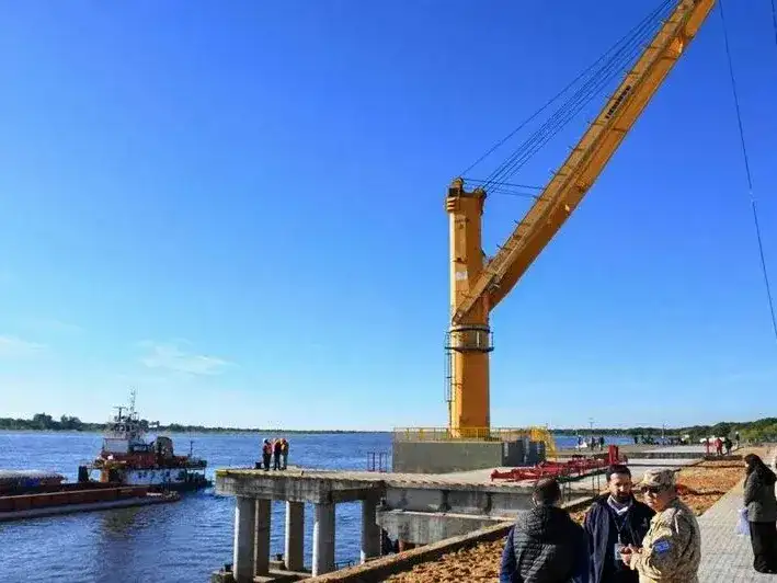 Insfrán presidió la llegada a Formosa del primer cargamento de mineral de hierro