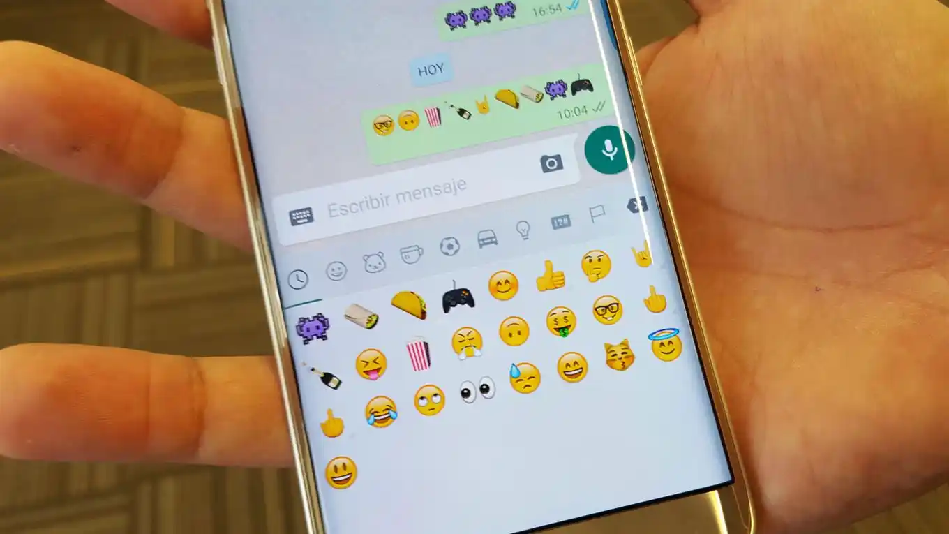 Cómo evitar que el grupo de WhatsApp de “los papás del colegio” sea una tortura