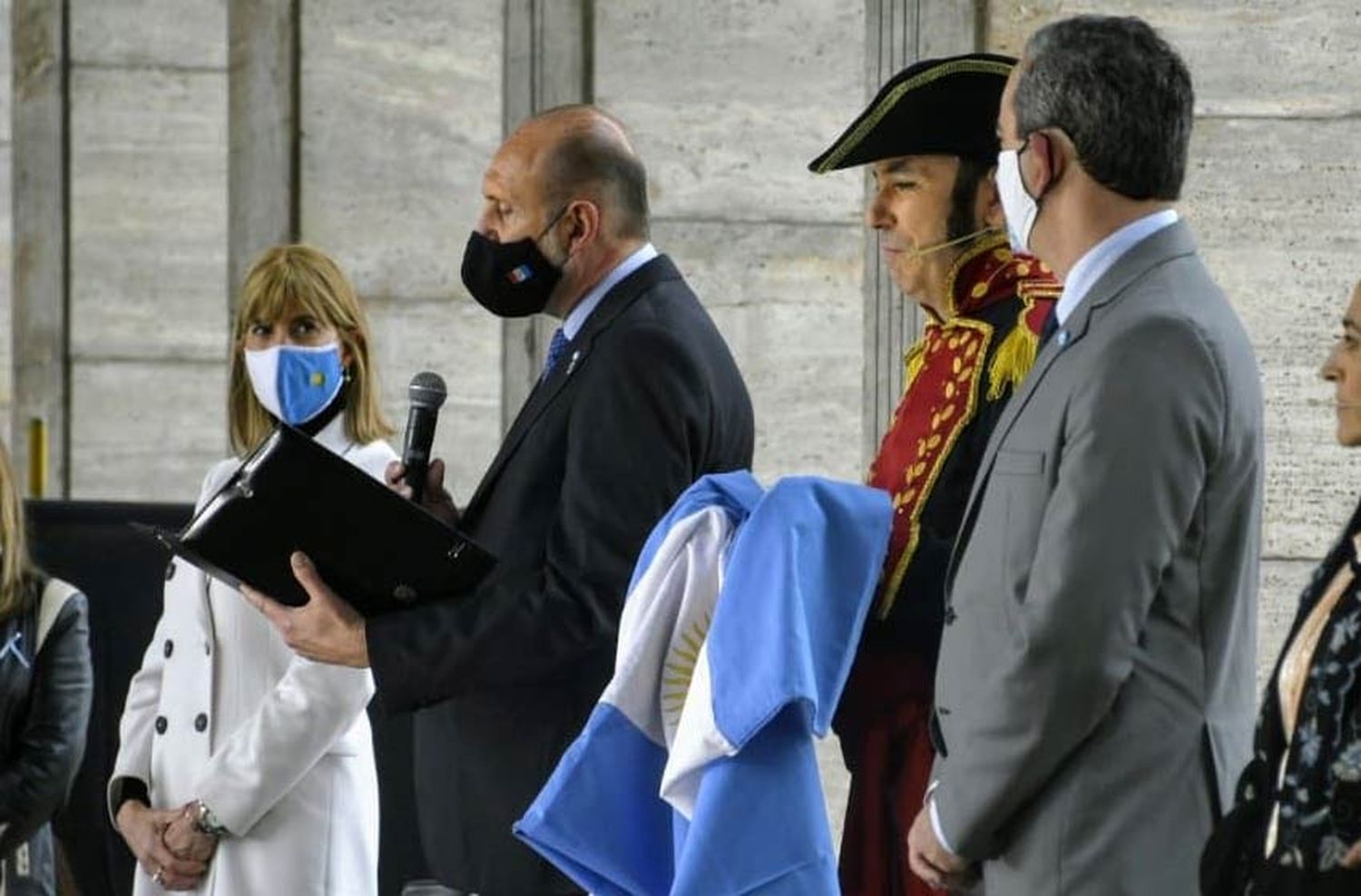 El Presidente encabeza este sábado el acto central por el Día de la Bandera en forma virtual