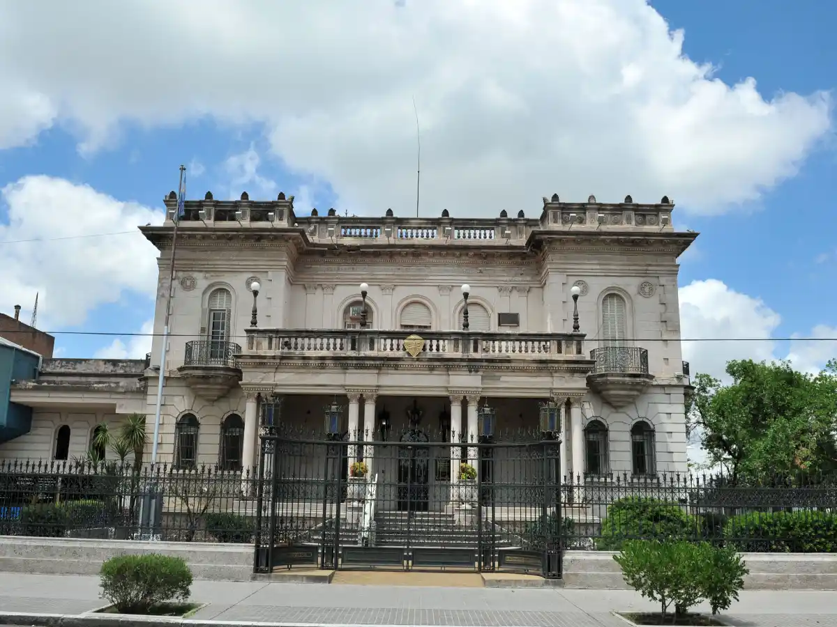 Los dos traspasos  del Palacio Tampieri   