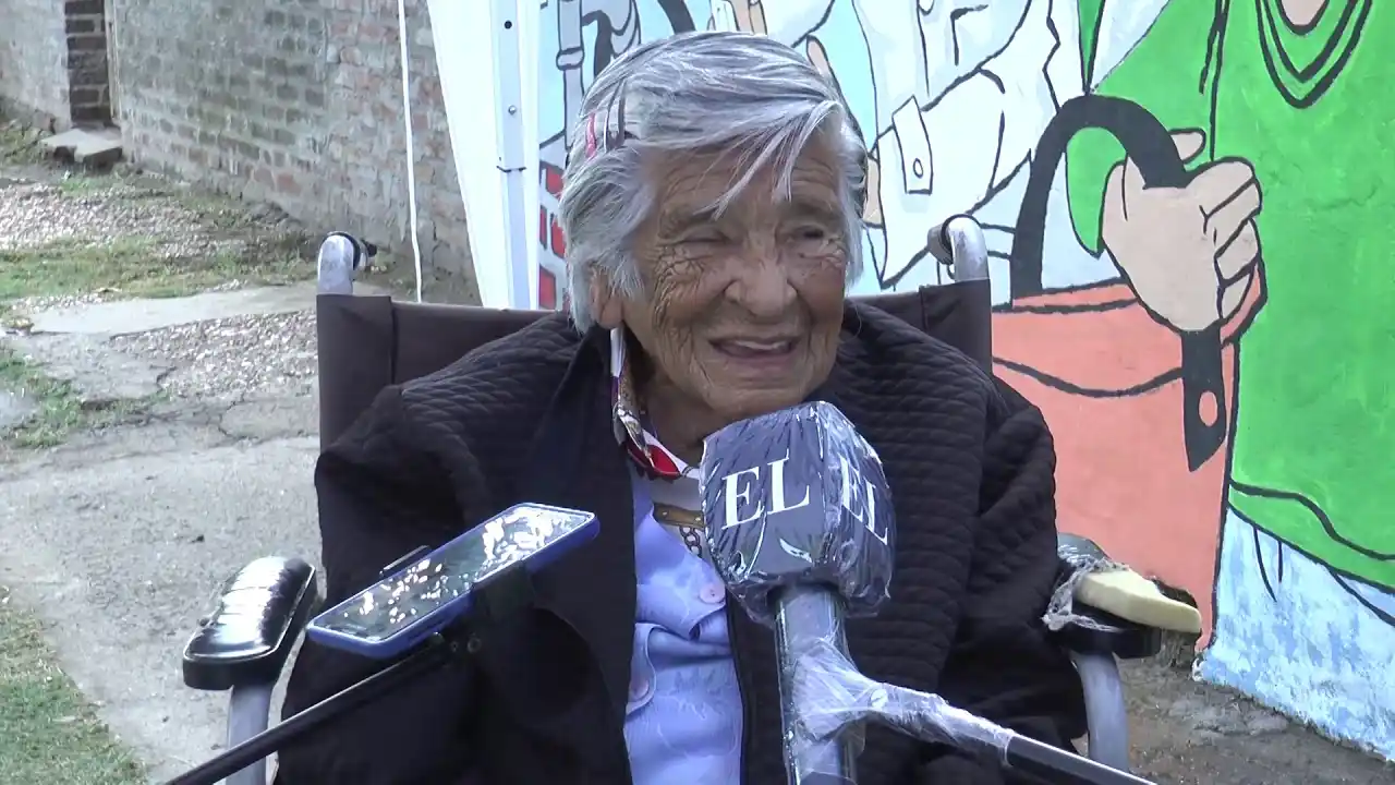 La madre de Plaza de Mayo Otilia Acuña cumple 101 años