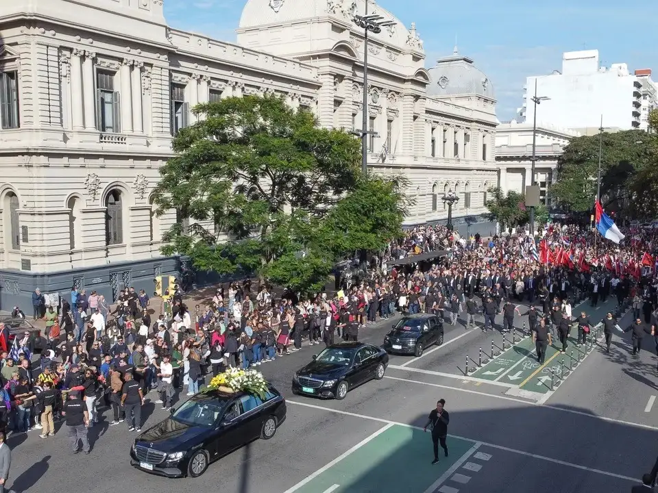 El cortejo recorrió la zona céntrica de Montevideo.