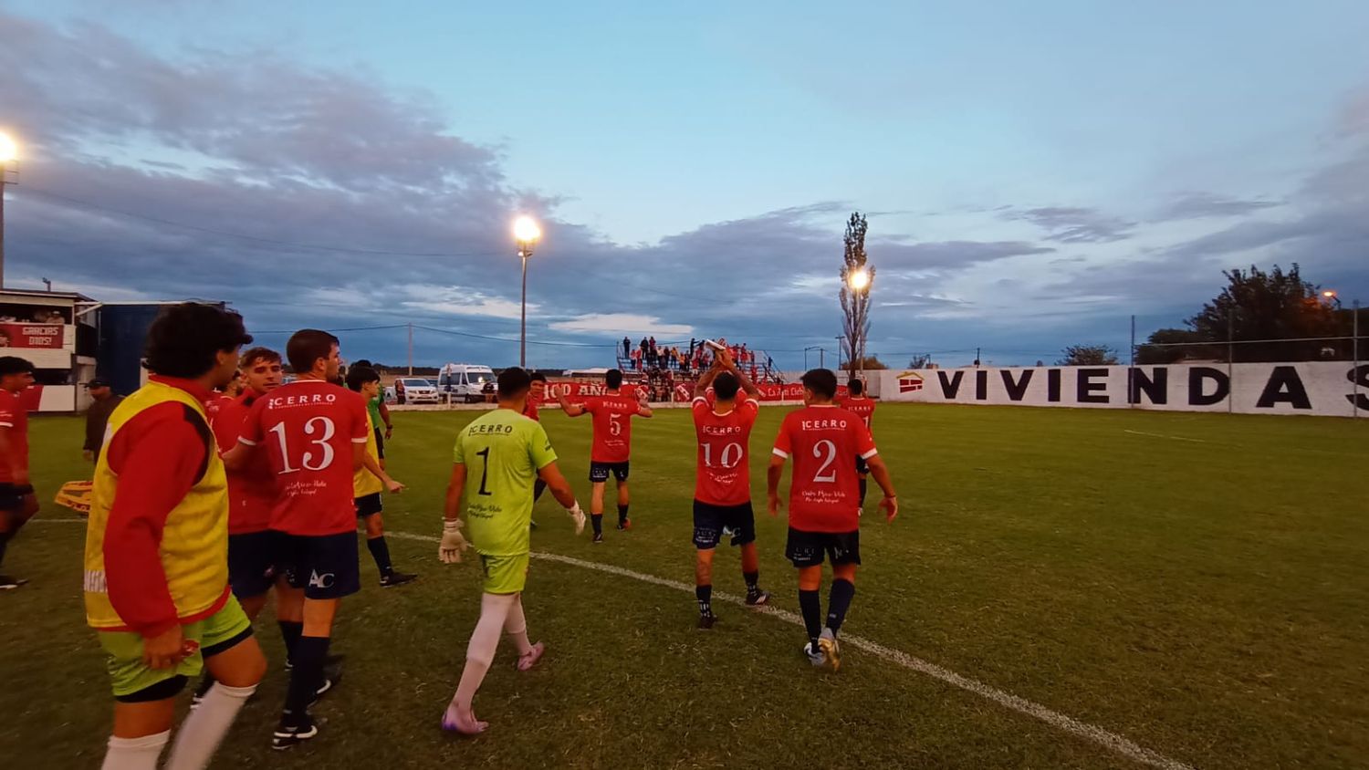 Susanense goleaba en Venado Tuerto, pero sobre el final se durmió y sólo ganó por un gol.