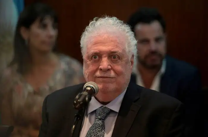 Internaron a González García