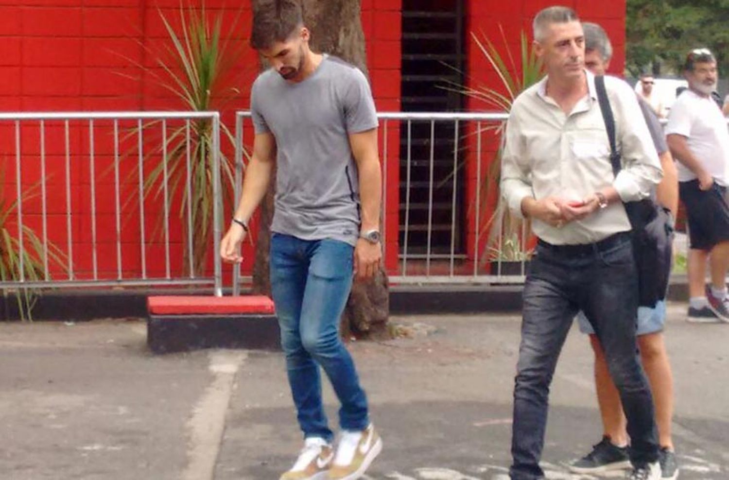 Evangelista firmó y estuvo en el Coloso