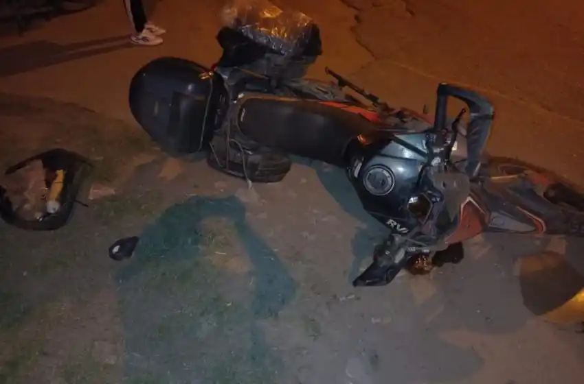 Iba en moto, chocó y se fracturó el tobillo: al auto lo secuestraron por no tener papeles