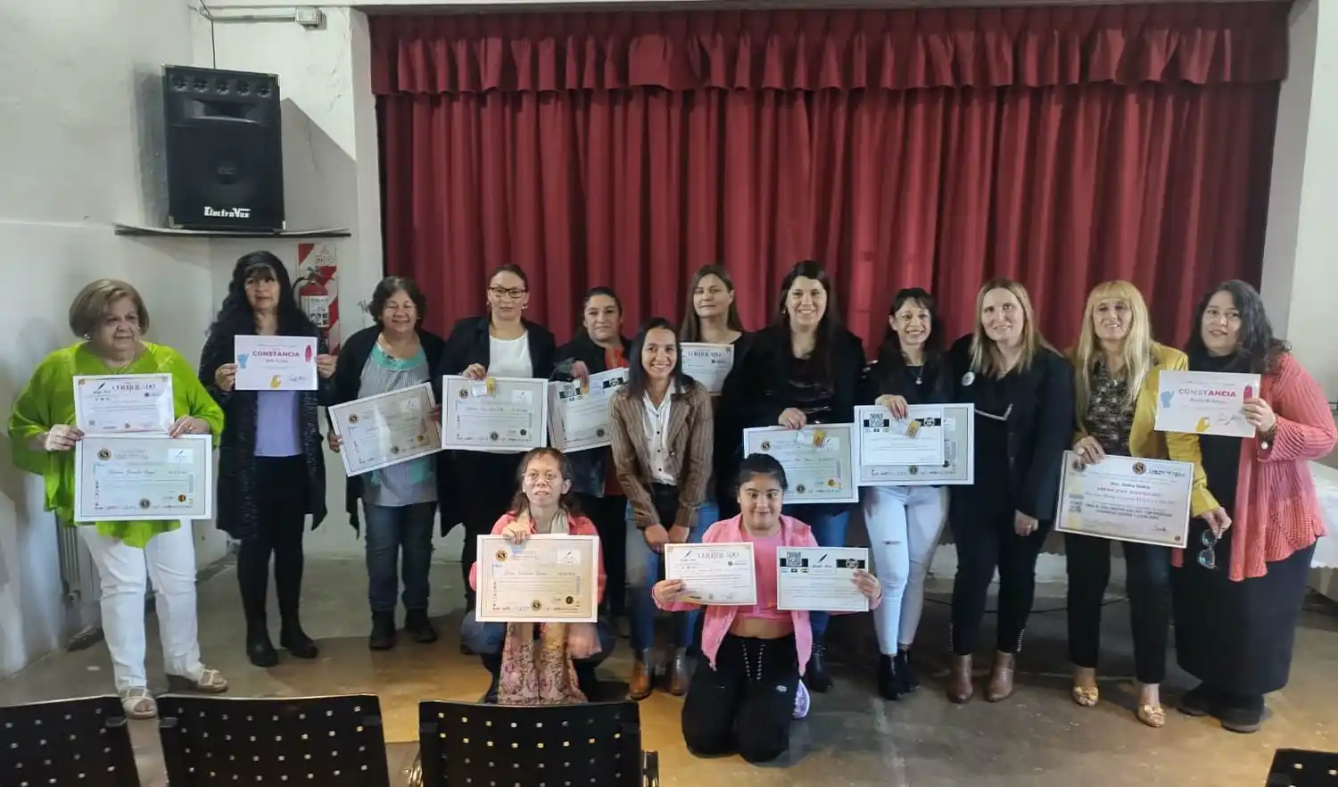 Grafo Tres entregó diplomas del curso de Lengua de Señas