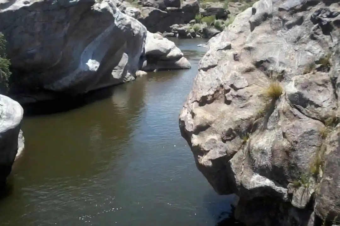 Vecino de Florencio Varela estaba de vacaciones en San Luis y murió ahogado al intentar salvar a su hijo