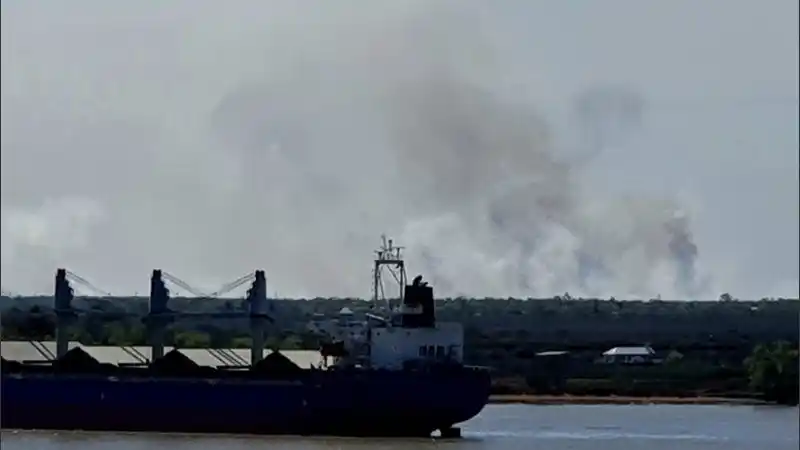 La lluvia no alcanzó y se reactivaron los incendios frente a Rosario