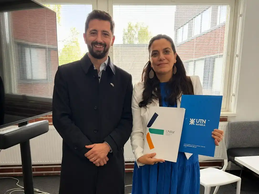 Juan Senn fortaleció vínculos con autoridades de Espoo y la Universidad de Aalto para impulsar oportunidades