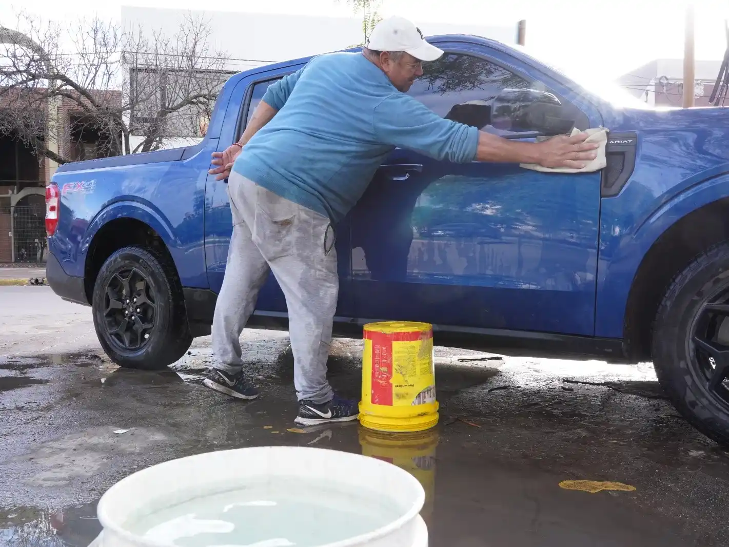 Proponen regular a los lavacoches con registro obligatorio y normas de conducta