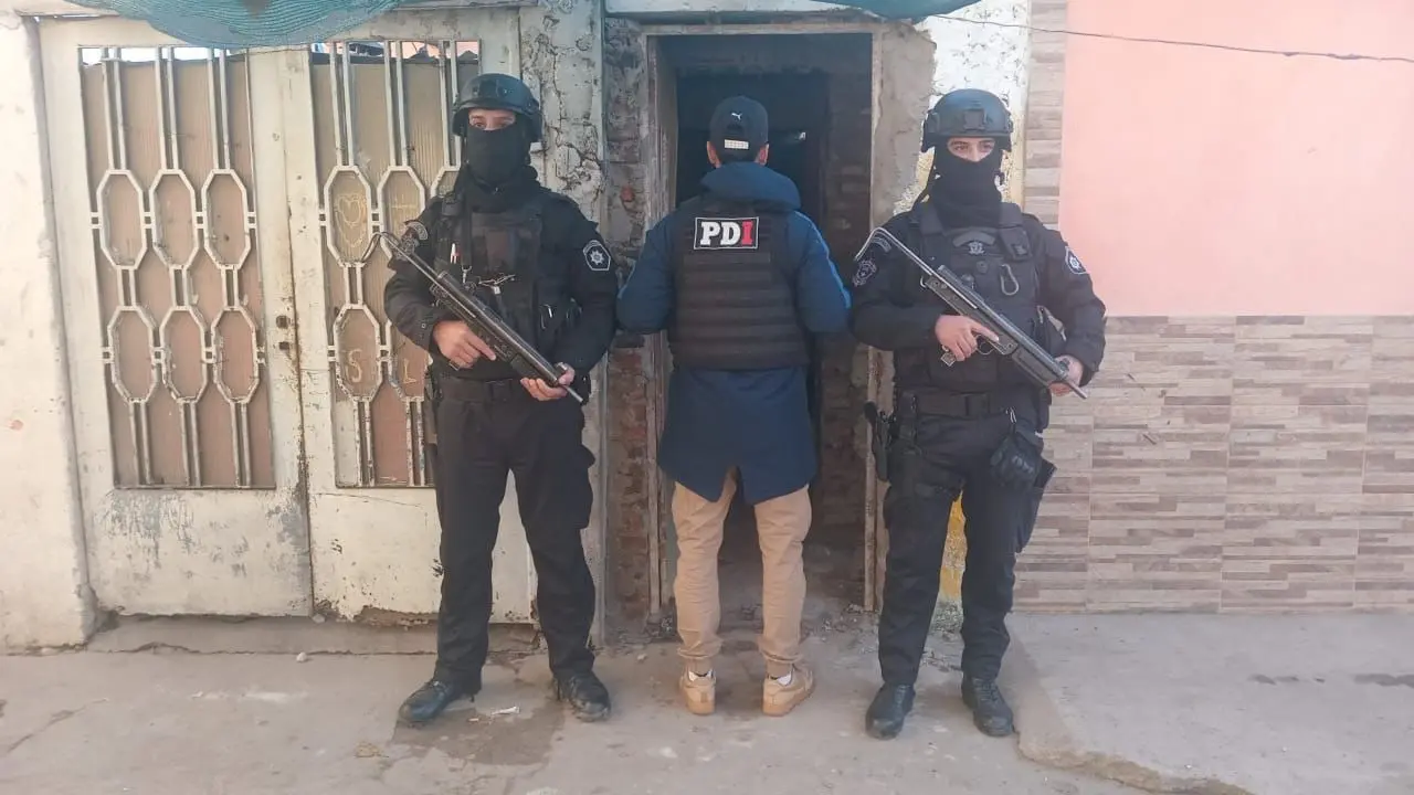Detuvieron en zona sur a un prófugo relacionado al narcomenudeo en Rosario.