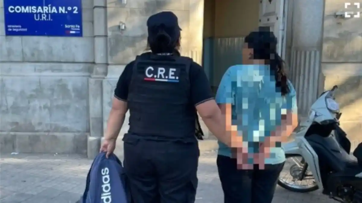 MUJER DETENIDA