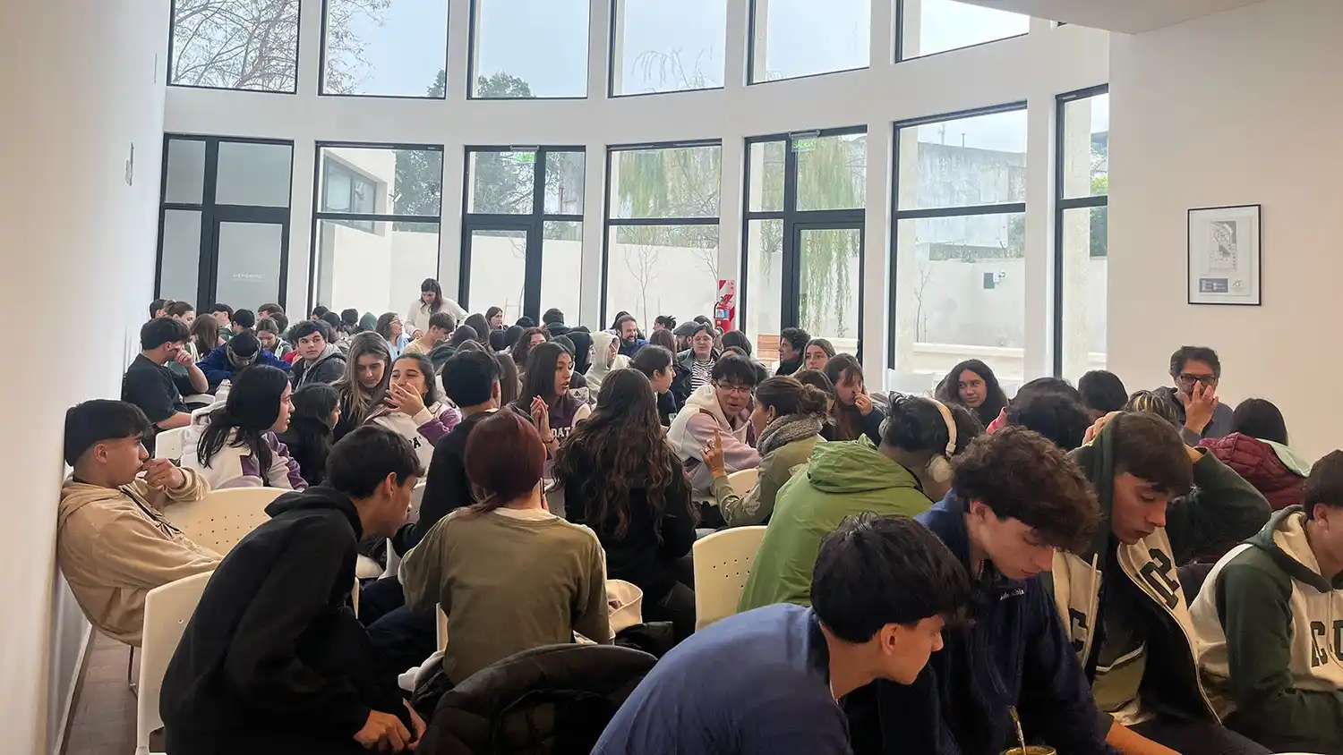 A pleno. En la Universidad de Lobería se realizó la presentación
