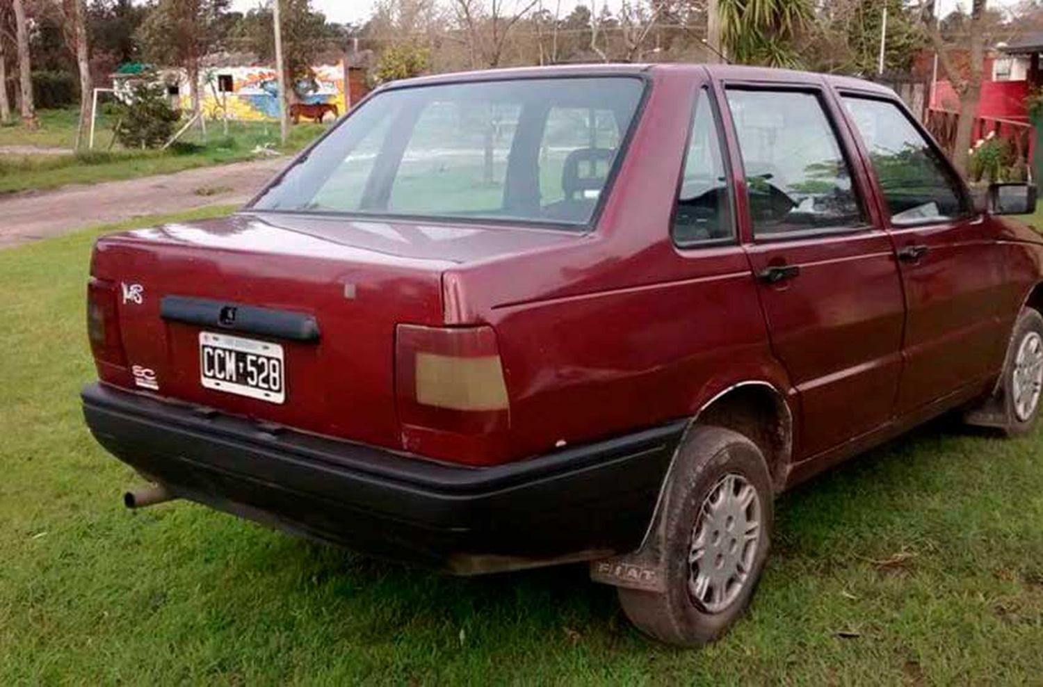 Otro robo a un auto en pleno día: se llevaron un Duna estacionado en Juan B. Justo