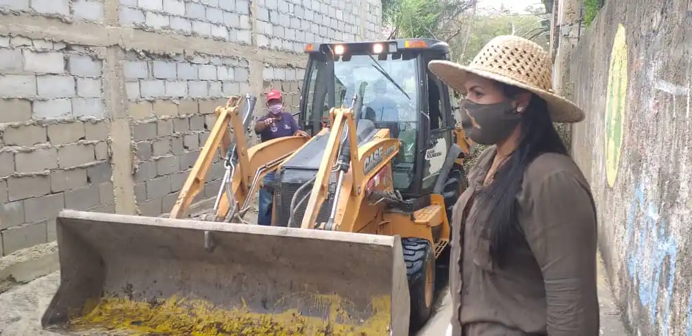 ¡Drenajes colapsados!  colchones y neveras a punto de inundar Puerto La Cruz