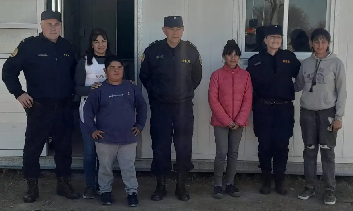 En contacto con compañeros de trabajo y personas de los barrios-