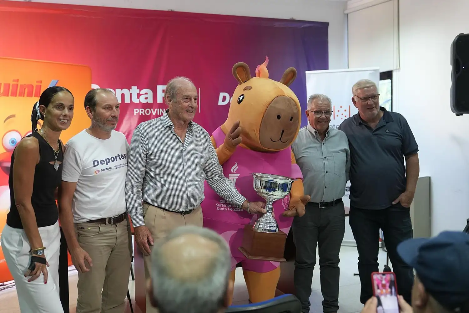 Capi y la Copa Santa Fe, presentes en el lanzamiento de la edición 2026. Foto: GSF.