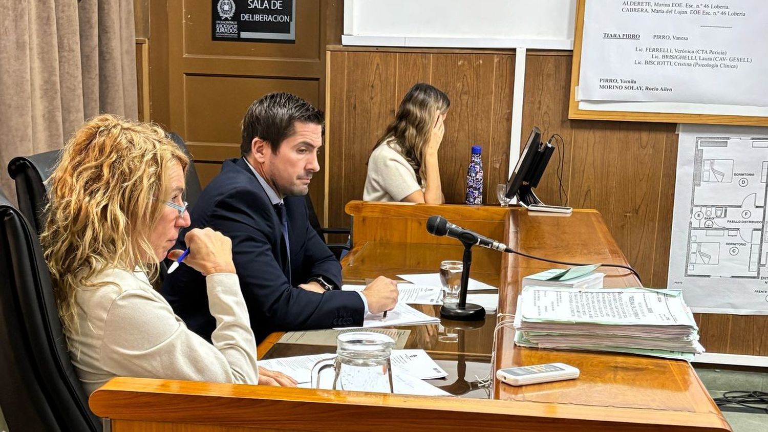 Jueces. Luciana Irigoyen Testa y Nicolás Lamberti, en la primera audiencia del debate
