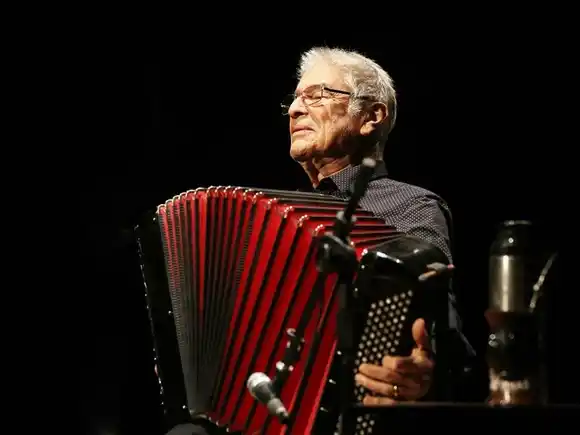 El chamamé despide a su maestro: falleció en París Raúl Barboza a los 87 años
