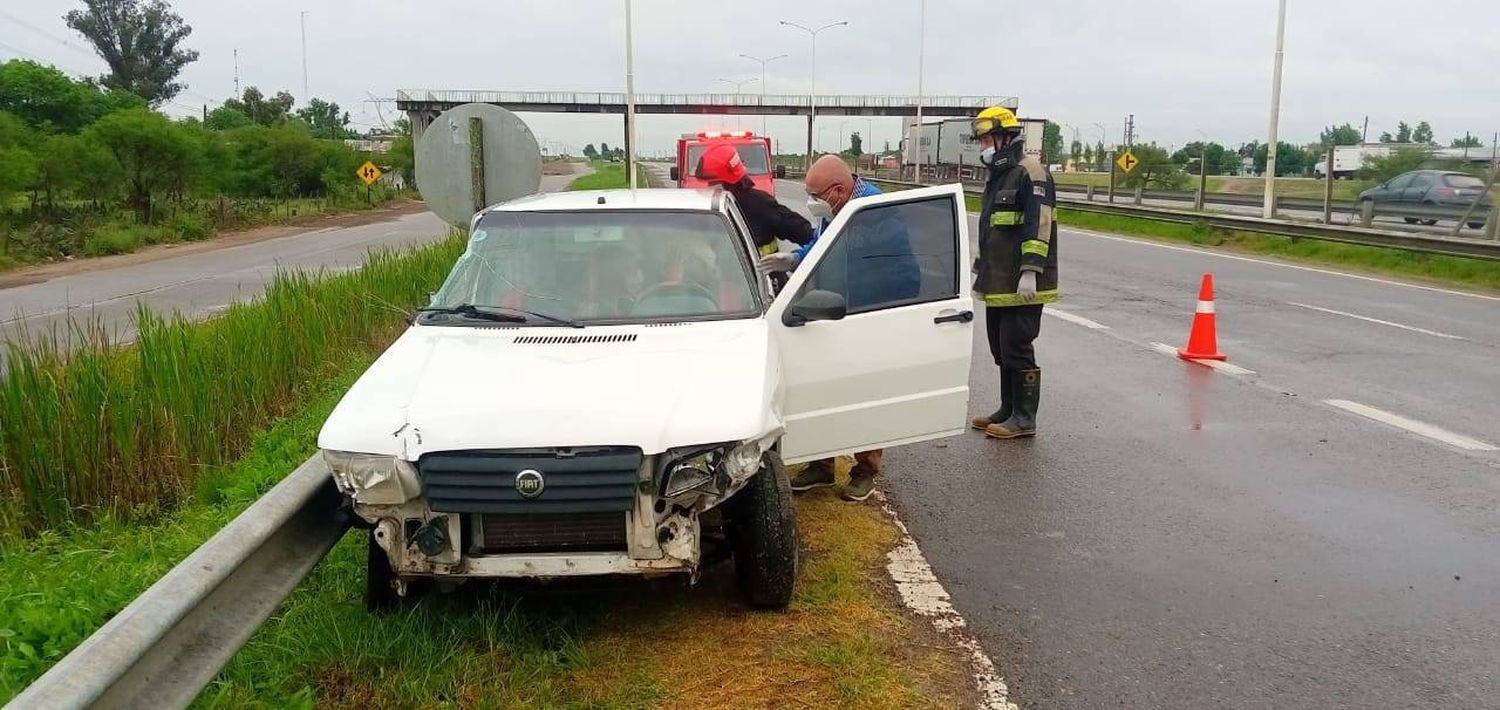 Un camión lo chocó y siguió de largo