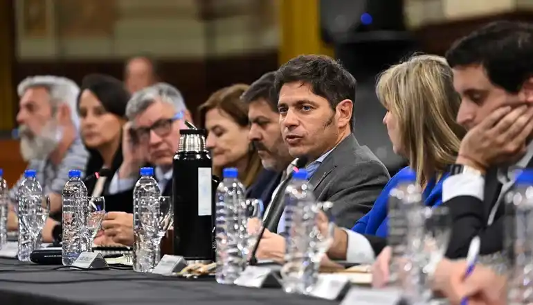 La reunión se llevó a cabo en el Salón Dorado de Gobernación en La Plata.
