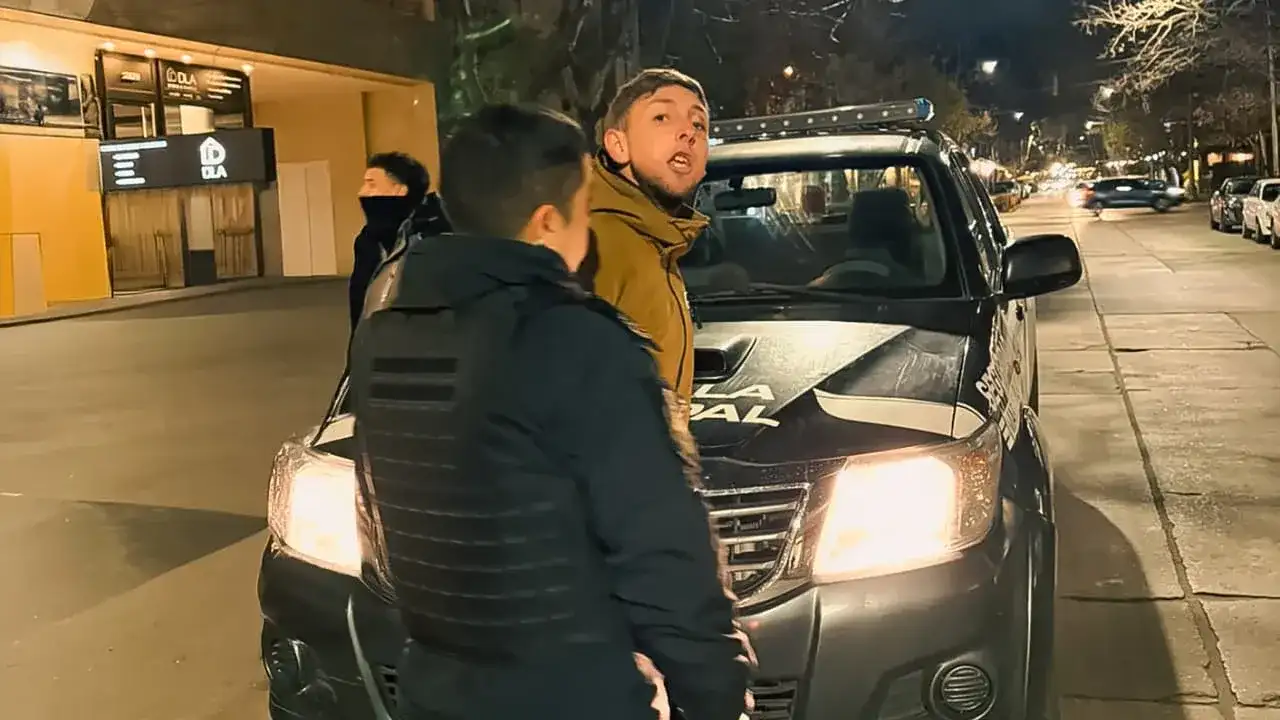 Detuvieron a un hombre tras dañar un móvil municipal