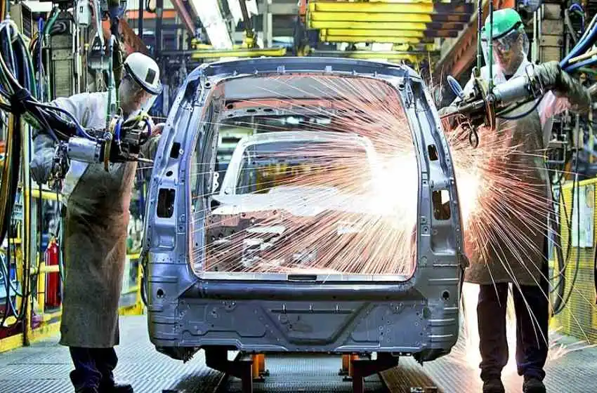 Smata sostiene que los empleados de automotrices podrían ver reducidos sus salarios en un 10% como consecuencia de la pandemia