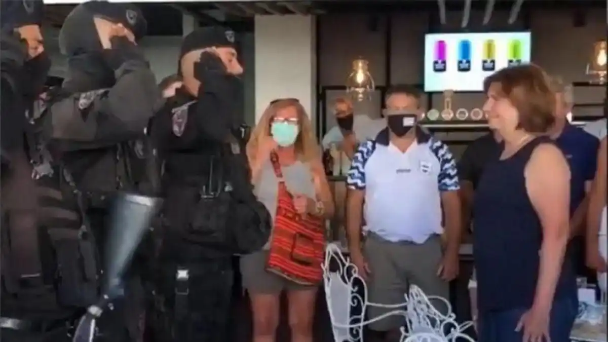 "Fuimos usados políticamente", sostuvieron los policías que le hicieron la venia a Bullrich