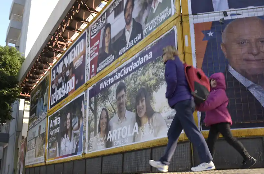 La suciedad de las PASO: $300 mil para quitar pasacalles y pegatinas