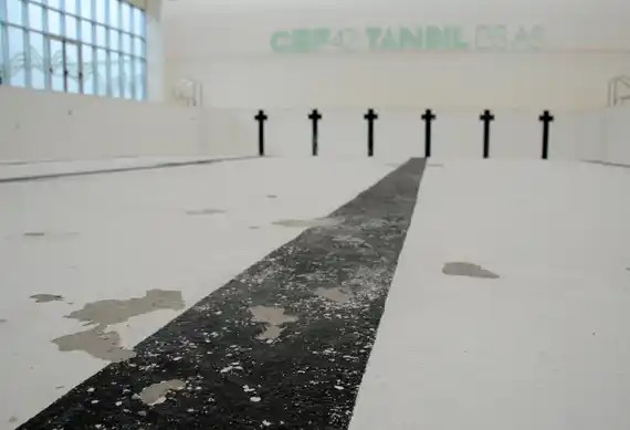 Piletas vacías, gimnasio sin arreglar y fallas edilicias, reflejan la desidia estatal en el CEF 42