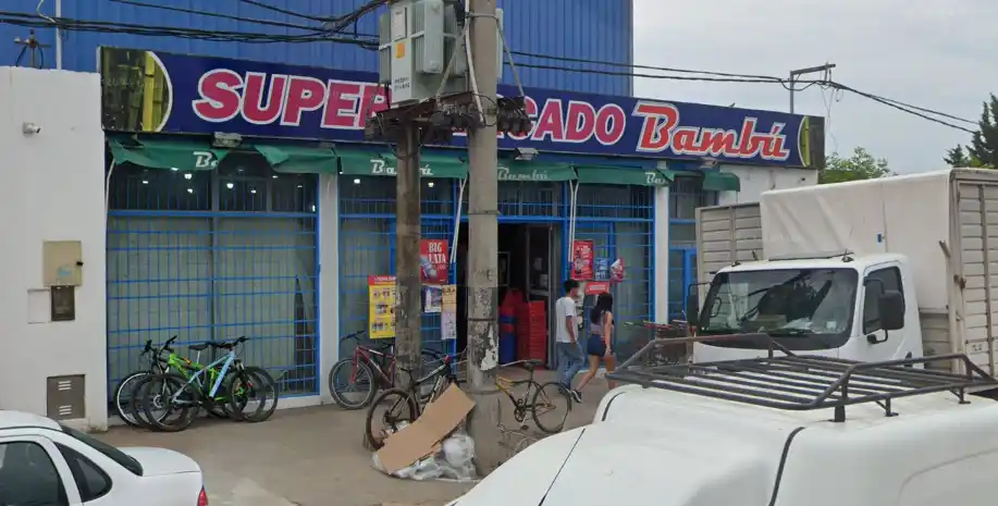 Entraron a robar en un supermercado chino: el dueño enfrentó al ladrón a las trompadas
