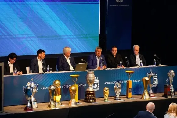 La AFA fue contra Verón y Fassi por las SAD y anticipan un proyecto para el ingreso de capitales en el fútbol