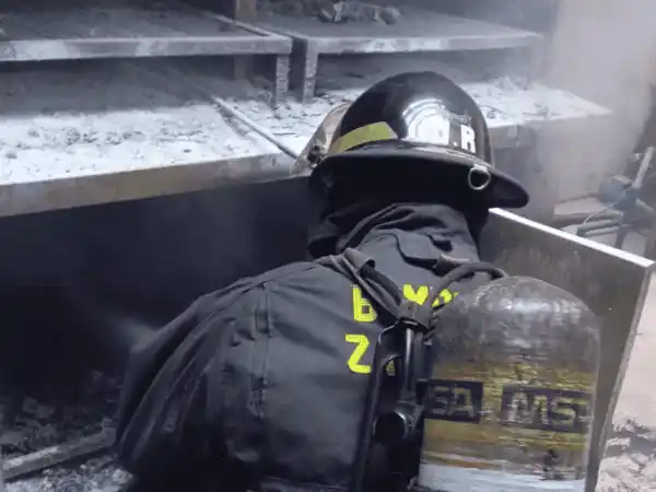 Un principio de incendio generó preocupación en una tradicional parrilla de avenida Pellegrini al 1700