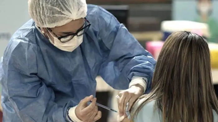 Las vacunas de Pfizer  servirán para la combinación de la segunda dosis